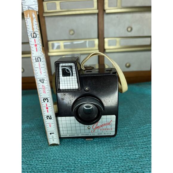 Imperial Debonair 620 Camera Black and red - Picture 9 of 10